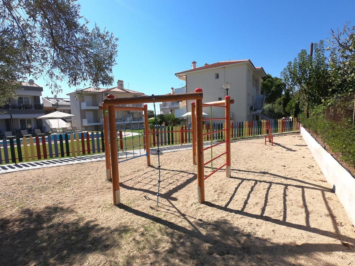 Finikas Garden Beach Resort Nikiti Exteriör bild