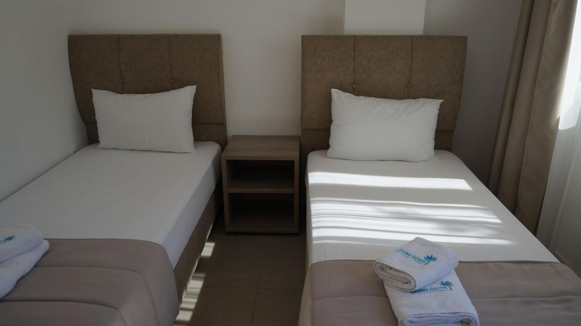 Finikas Garden Beach Resort Nikiti Exteriör bild