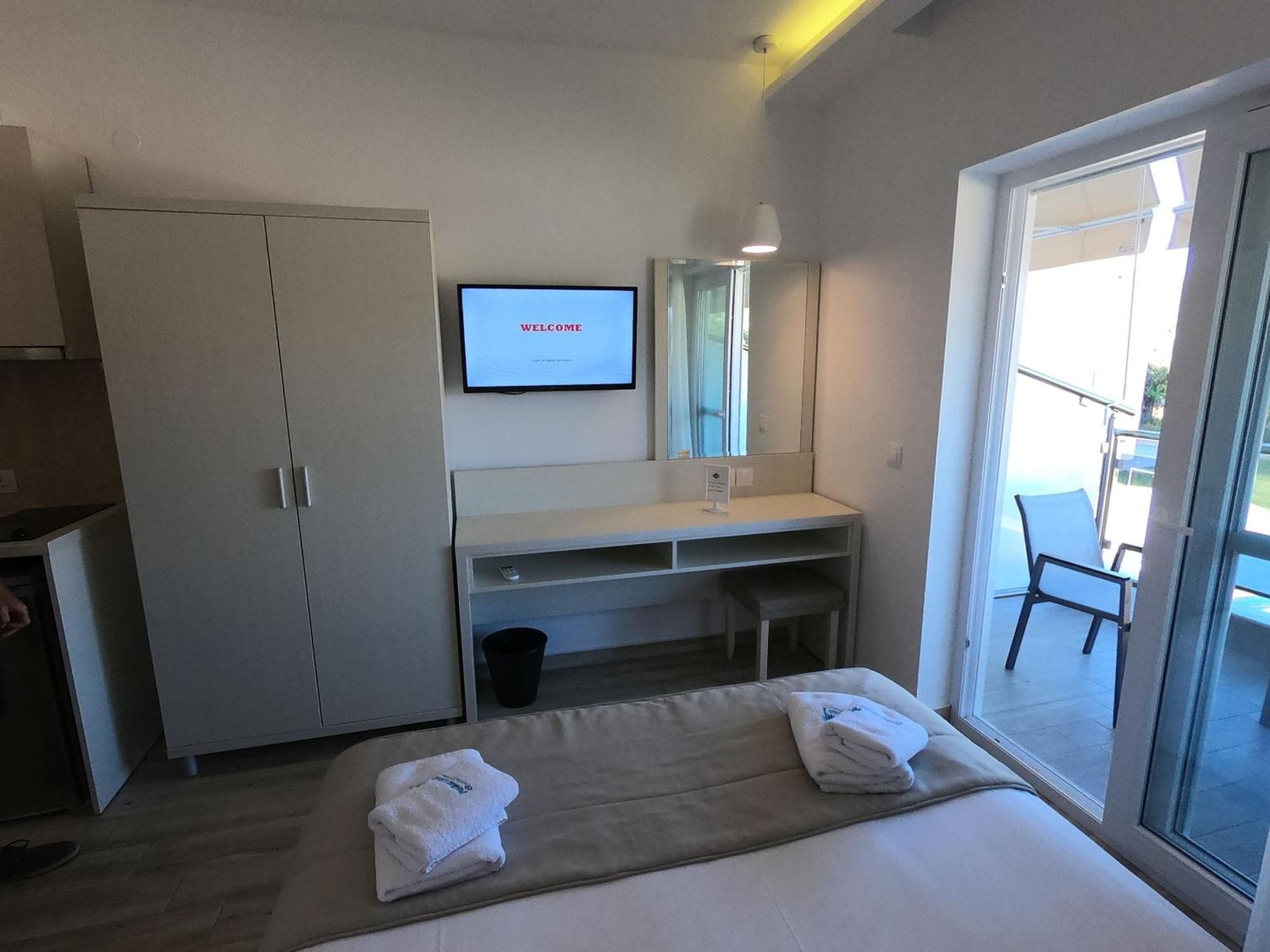 Finikas Garden Beach Resort Nikiti Exteriör bild
