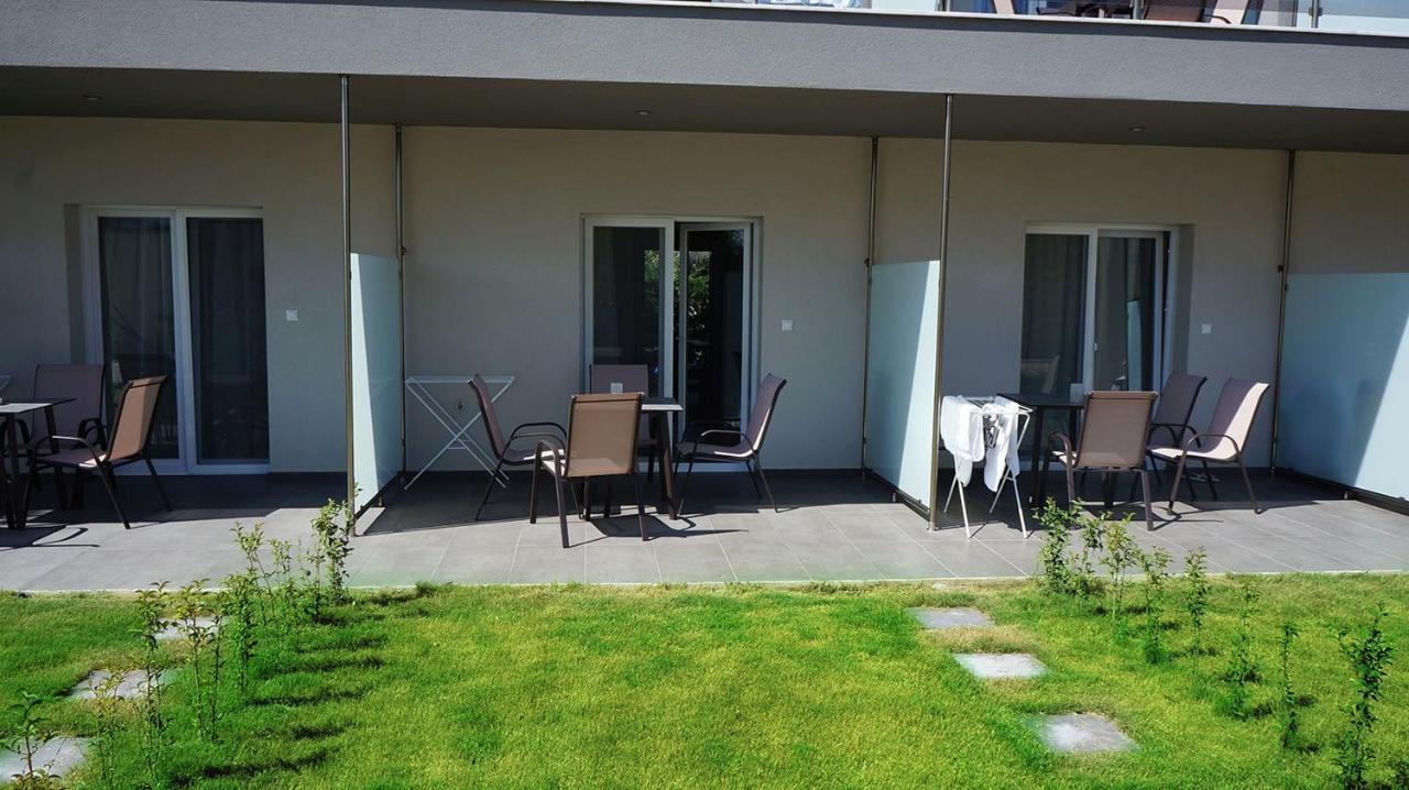 Finikas Garden Beach Resort Nikiti Exteriör bild