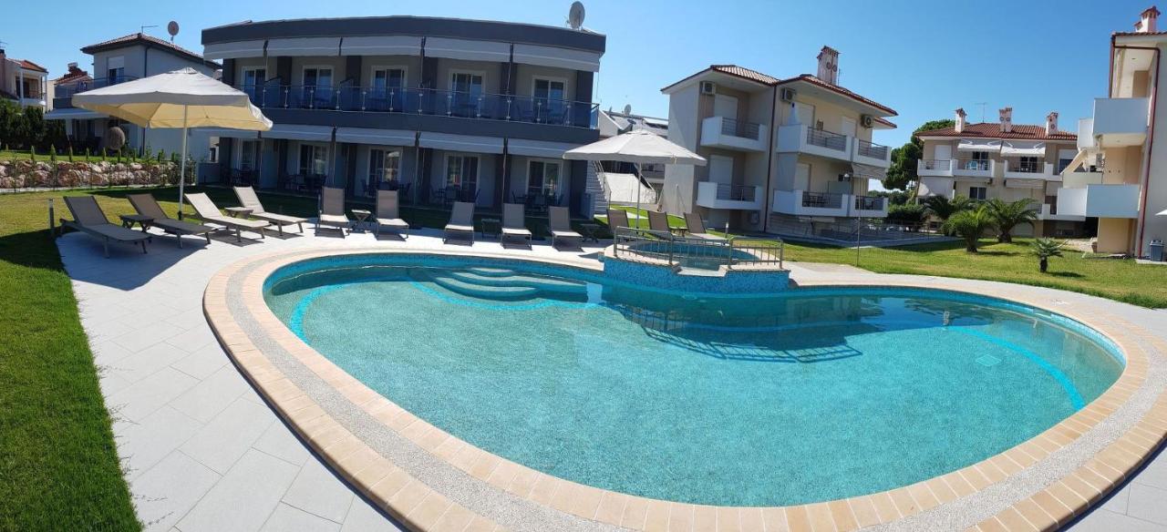Finikas Garden Beach Resort Nikiti Exteriör bild