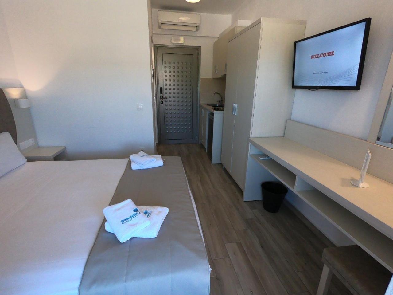Finikas Garden Beach Resort Nikiti Exteriör bild