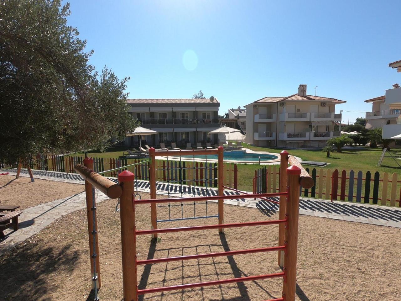 Finikas Garden Beach Resort Nikiti Exteriör bild