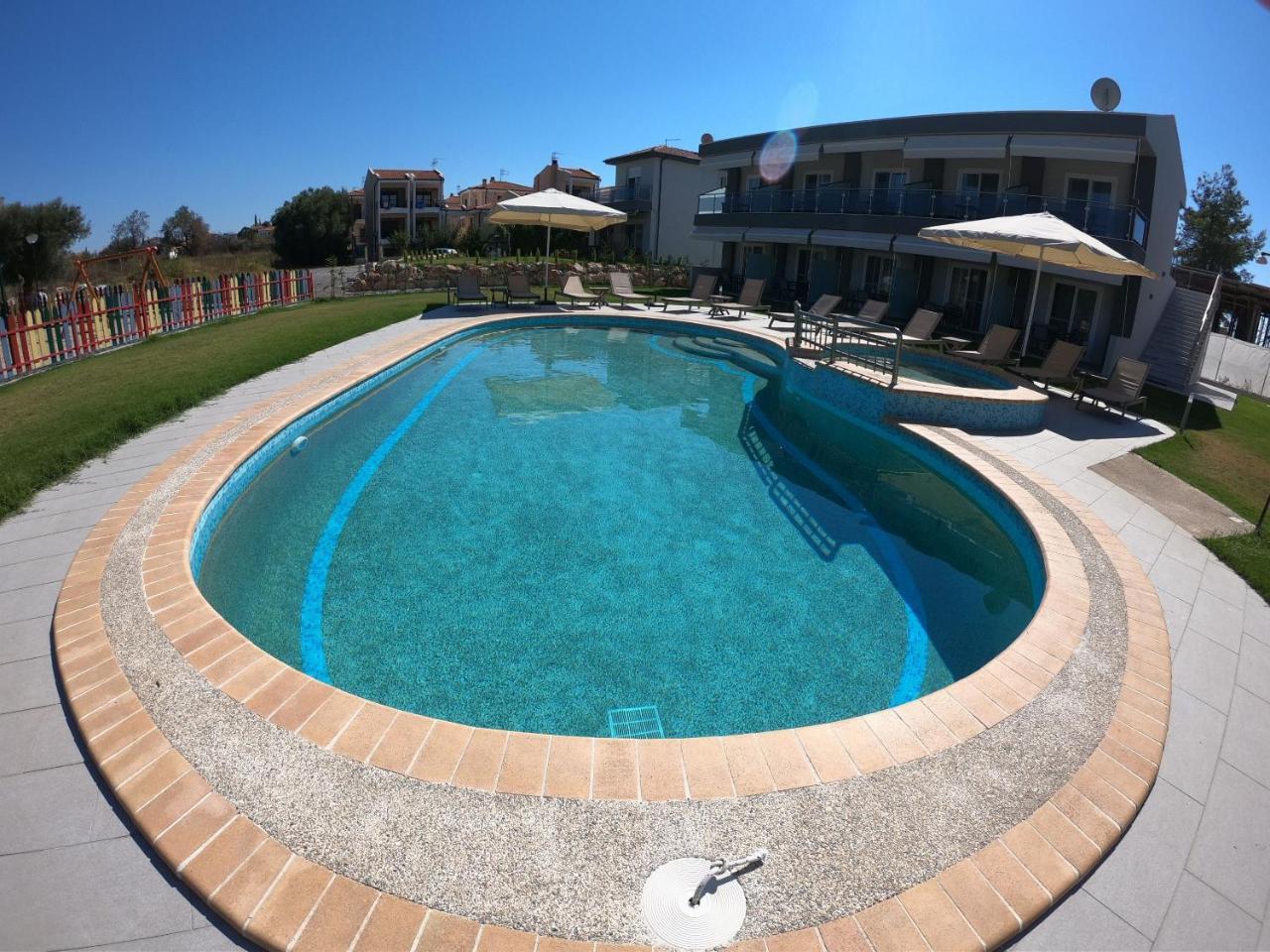 Finikas Garden Beach Resort Nikiti Exteriör bild