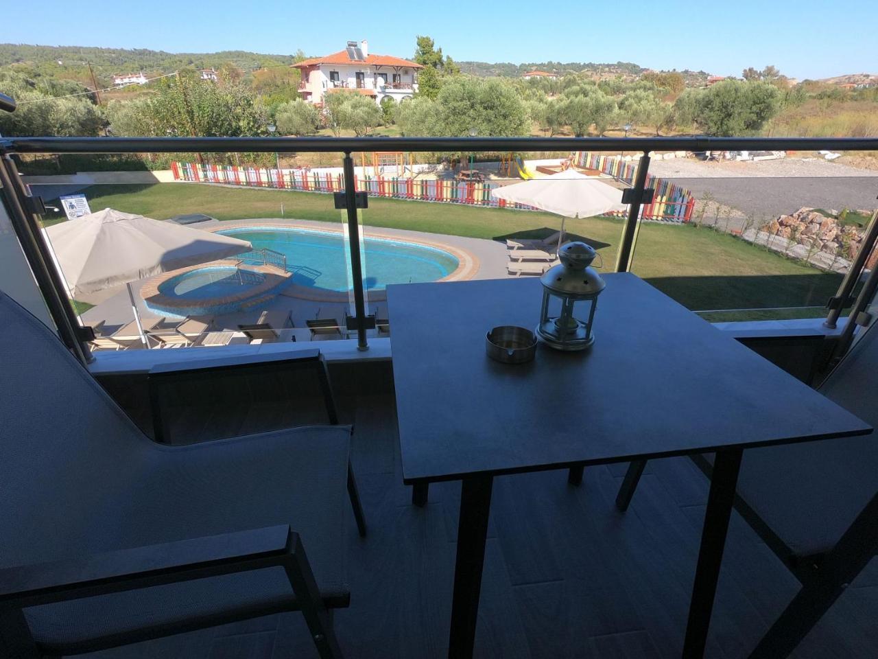 Finikas Garden Beach Resort Nikiti Exteriör bild