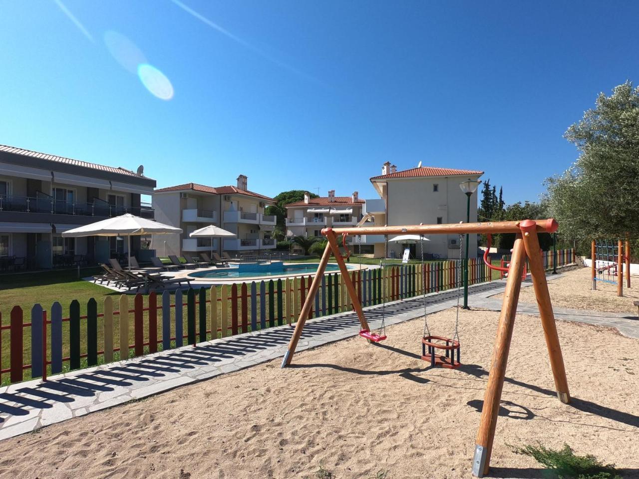 Finikas Garden Beach Resort Nikiti Exteriör bild