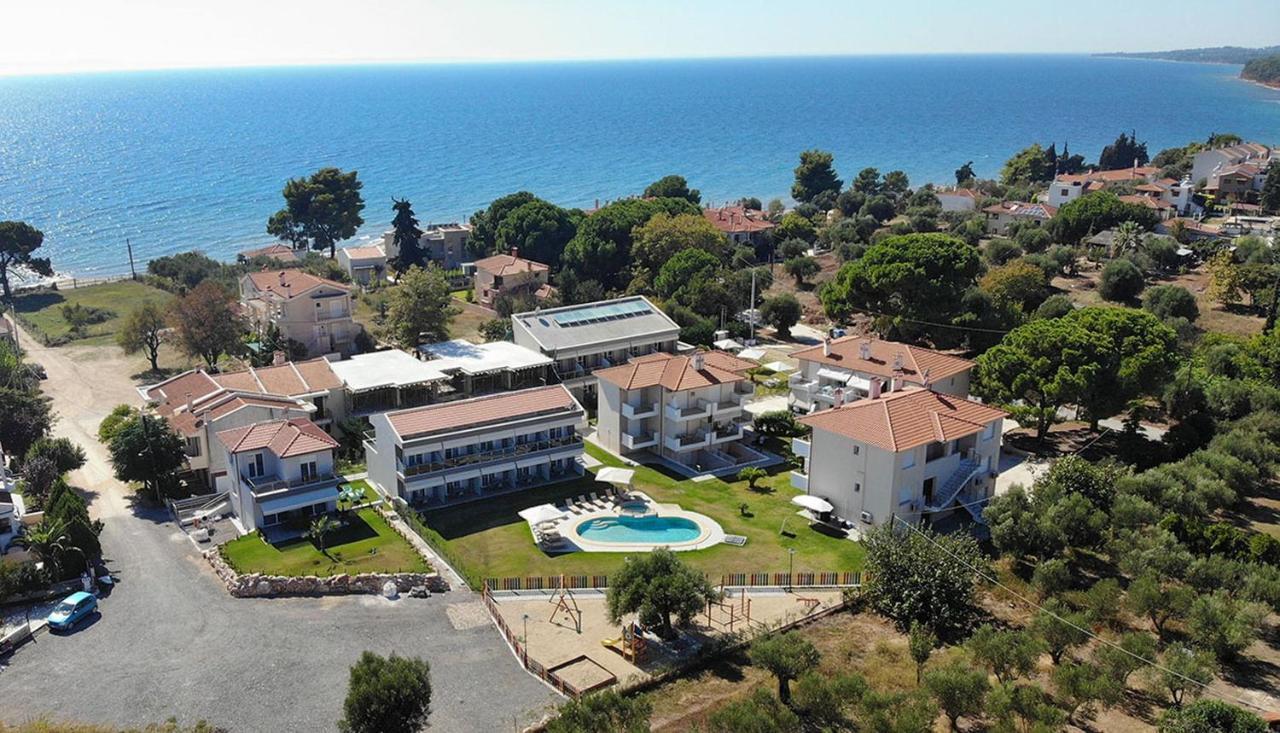 Finikas Garden Beach Resort Nikiti Exteriör bild