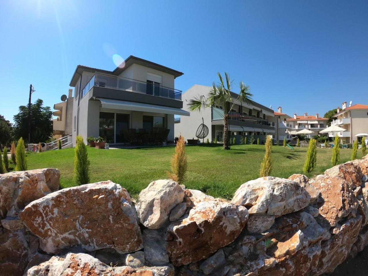 Finikas Garden Beach Resort Nikiti Exteriör bild